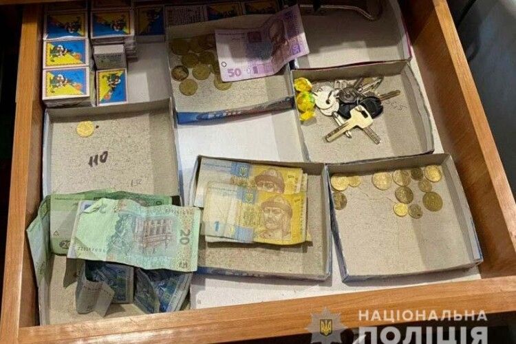 У Клесові 42-річний чоловік пограбував сільмаг – відібрав у продавчині 900 гривень