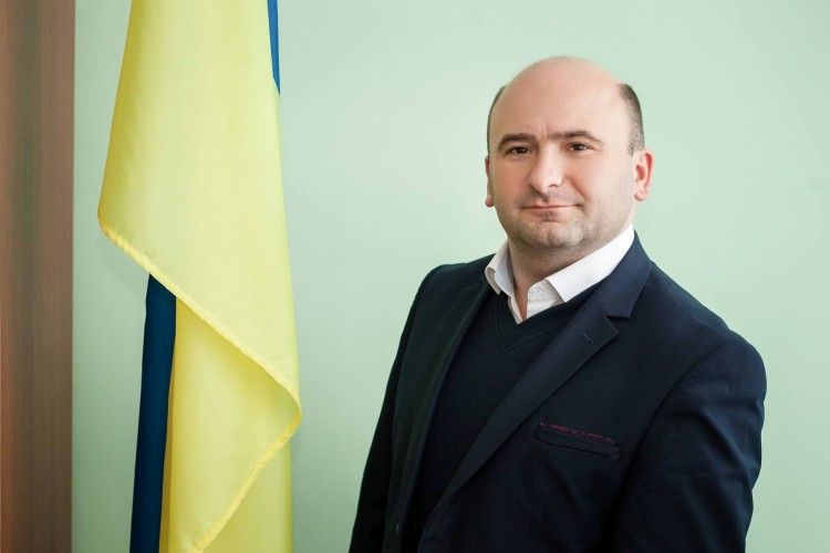 У Маневицькій гімназії замінили старі вікна на енергоощадні