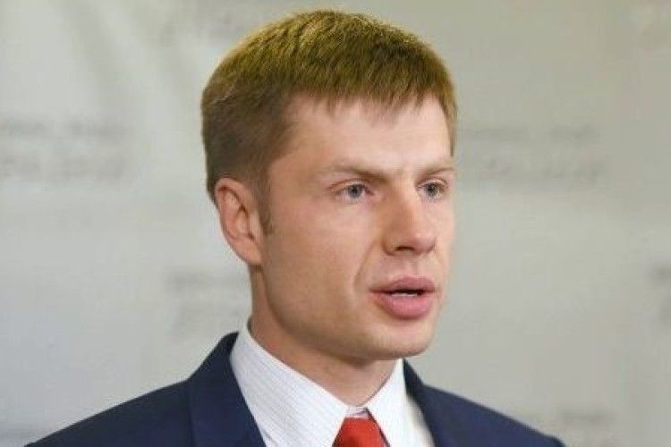 Не гречкою єдиною: нардеп Гончаренко обдаровує свій єлекторат шампанським та свічками