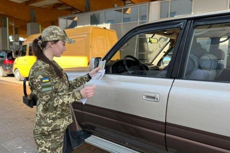 Скільки чоловіків минулого року спробували нелегально перетнути кордон