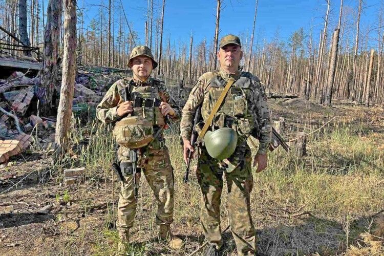 Змінили поліцейську форму на військовий однострій