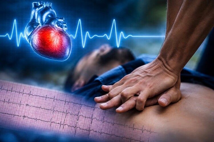 У Луцьку медики «швидкої» запустили серце 93-річній пацієнтці
