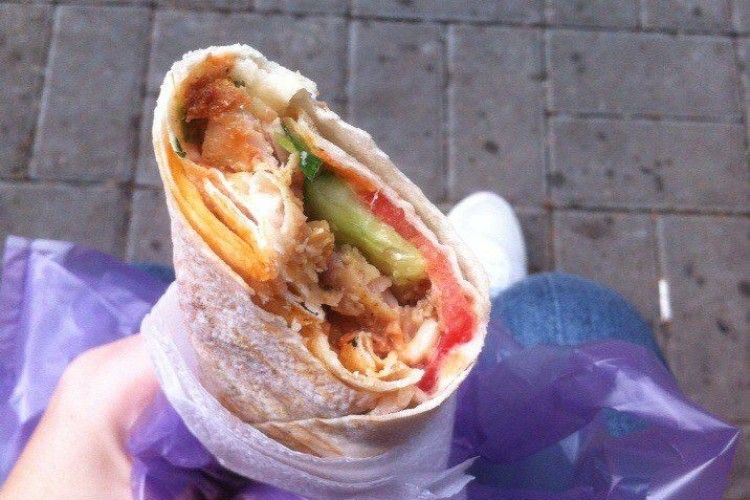 Кияни масово труяться шаурмою