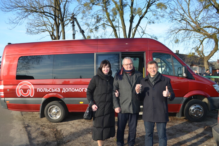 Подарунок від польського уряду - пасажирський мікроавтобус