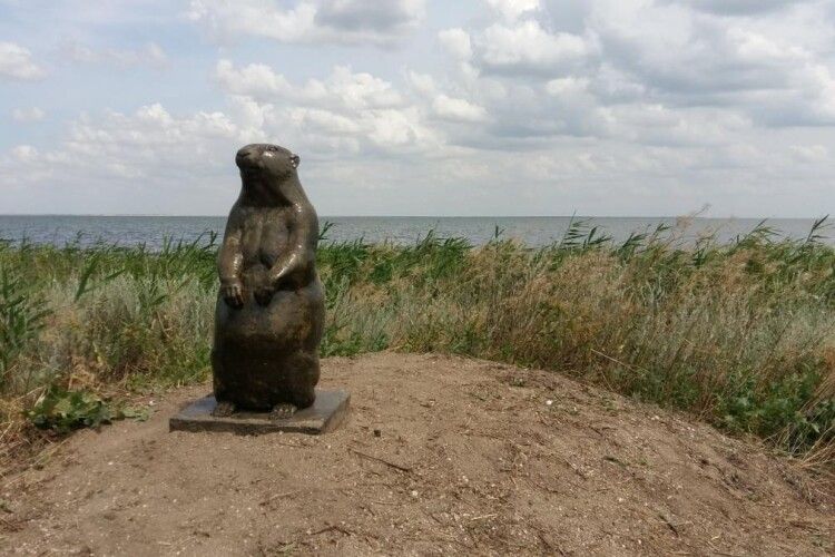 В Україні з'явився 80-кілограмовий пам'ятник степовому бабаку