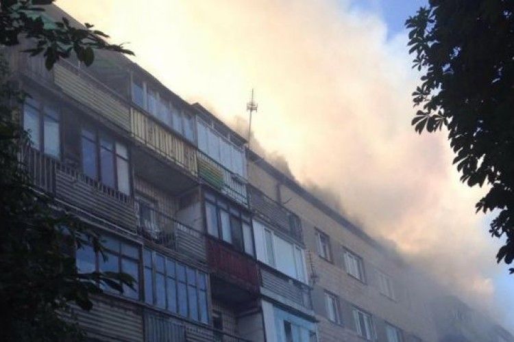 У Луцьку горіла п’ятиповерхівка: мешканців евакуювали