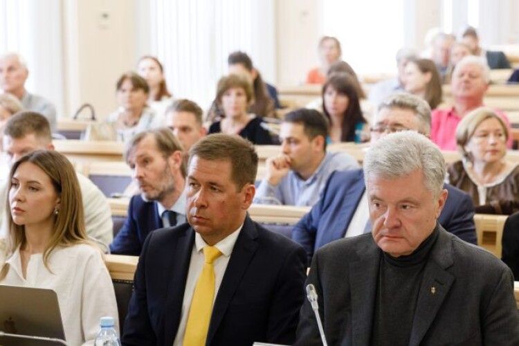 Порошенко у Верховному Суді: за незаконні санкції проти мене розрахувалися посадою Прем’єра