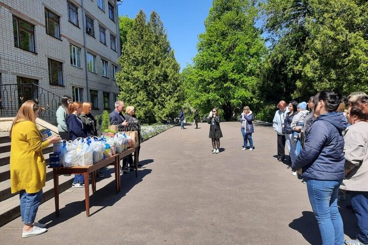 У волонтерський центр Горохівського коледжу чехи й поляки передали чергові гуманітарні вантажі (Фото)