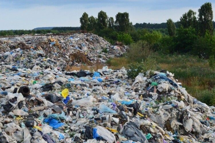 На сміттєзвалищі у Луцькому районі знайшли мертвого чоловіка