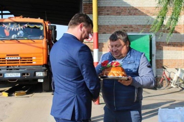 На Гнідавському заводі — перші цукрові буряки