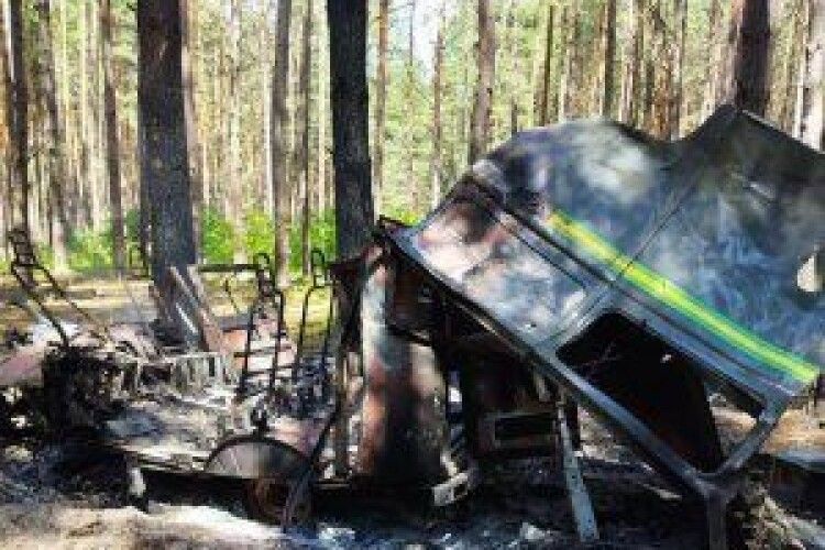 На Житомирщині авто з лісниками наїхало міну: є загиблі й поранені 