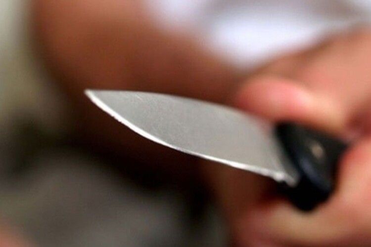 На Волині чоловік вдарив себе ножем під час спілкування з  працівниками ТЦК