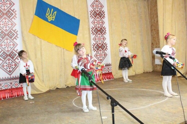 У Вишнівській ОТГ піснями та танцями вшанували українських захисників