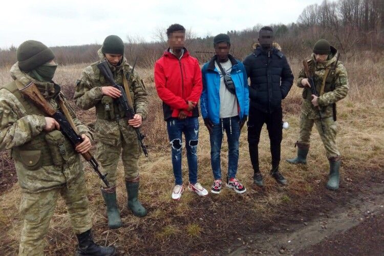 Троє африканців намагалися незаконно перетнути українсько-польський кордон