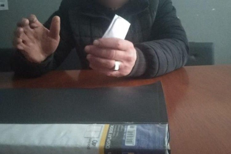 Патрульні поліцейські у центрі Луцька знешкодили хулігана