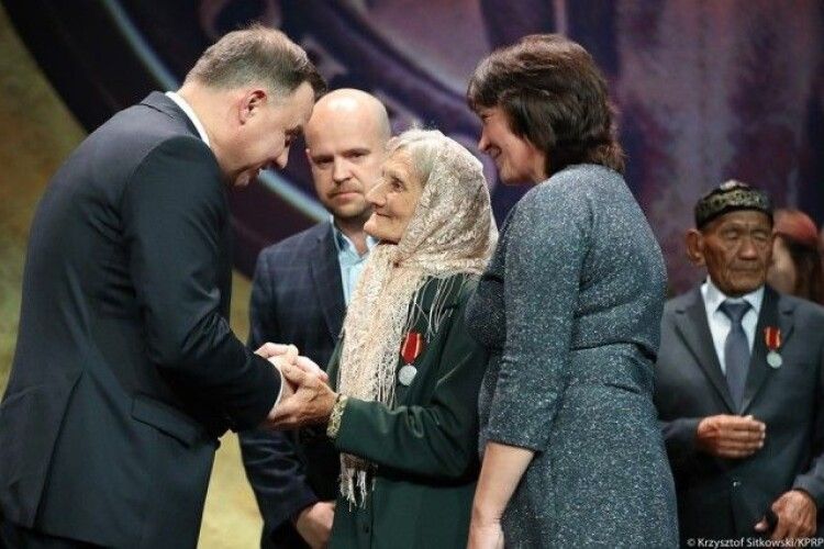 У Польщі нагородили волинянку за порятунок поляків