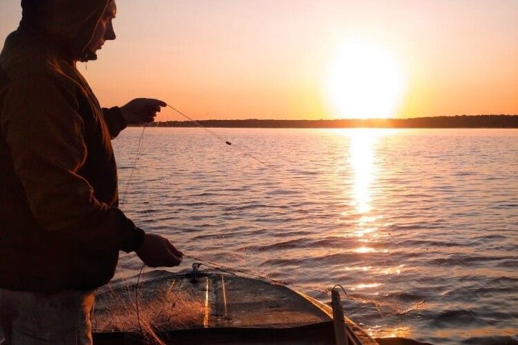 На озерах Волині вилучили заборонені знаряддя лову