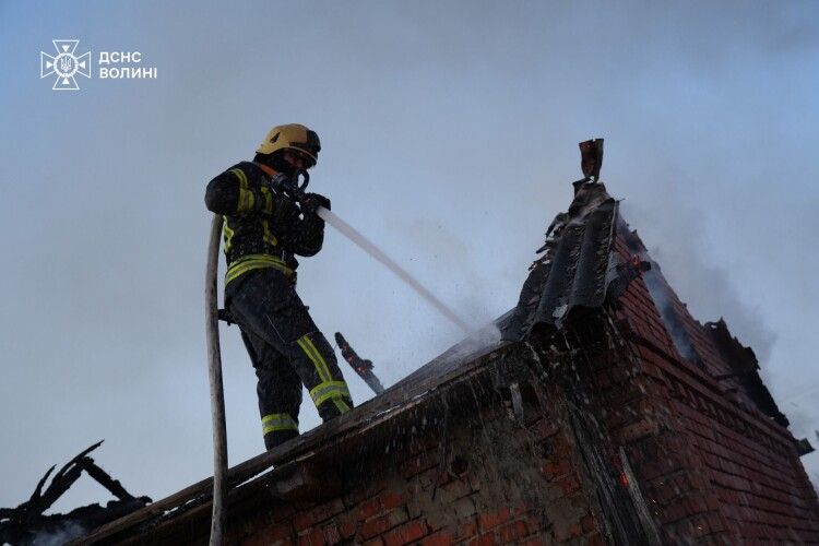 На Волині через цигарку палала будівля (Фото)
