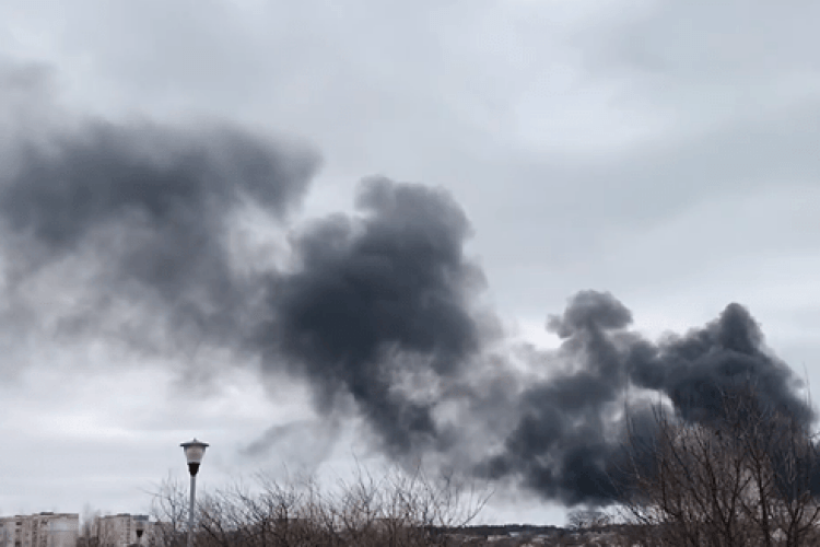 В Охтирці горить нафтобаза (Відео)