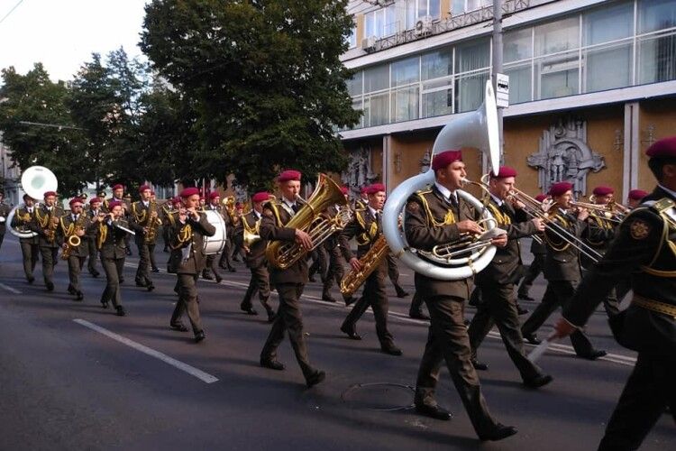 У Житомирі відбувся парад військових духових оркестрів