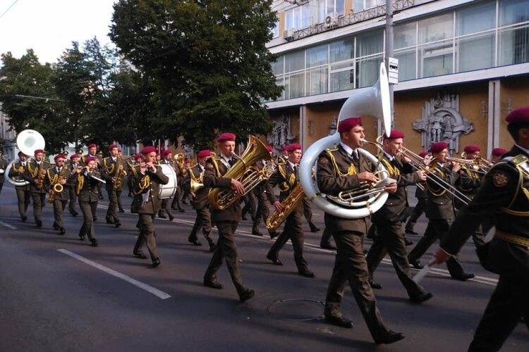 У Житомирі відбувся парад військових духових оркестрів