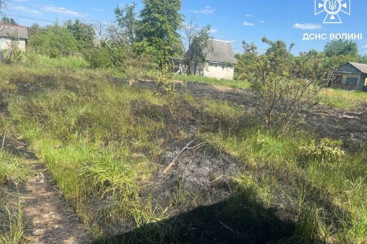 На Волині чоловік розвів багаття біля будівель і спричинив пожежу