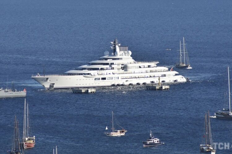 Коштує 700 мільйонів і може збивати безпілотники: що відомо про яхту путіна