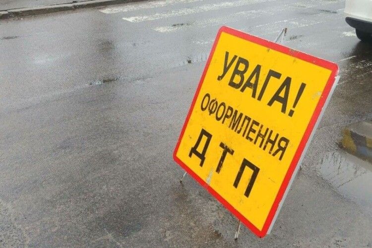 На Волині зіткнулися три автівки: є постраждалі