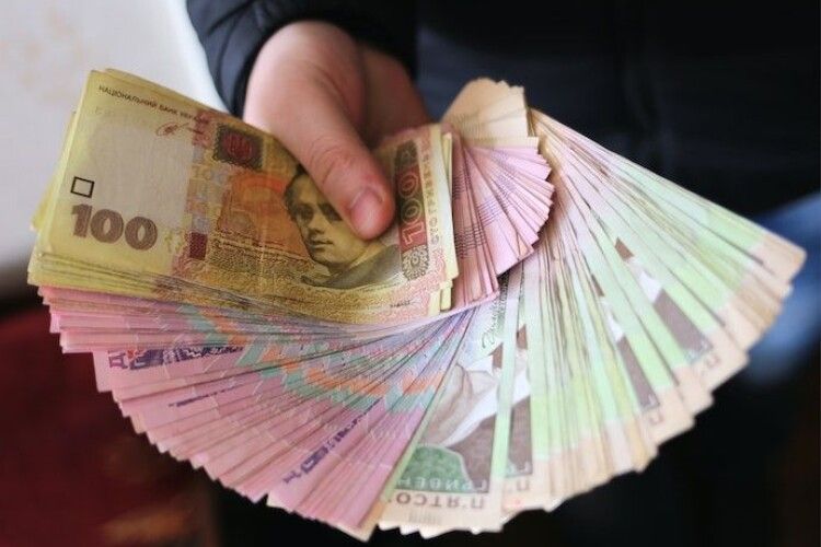 У Пенсійному фонді уточнили, наскільки великі мішки готувати пенсіонерам для одержання підвищених виплат у березні