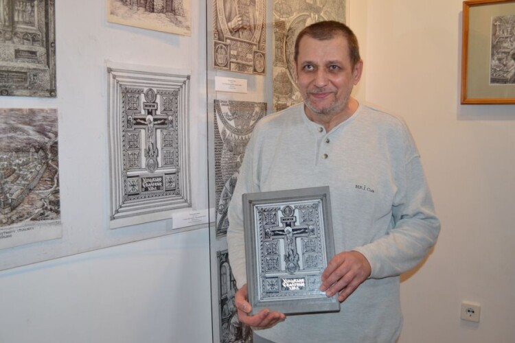 У Луцьку відкрили виставку графіки художника, який чотири рази прочитав «Літопис руський»