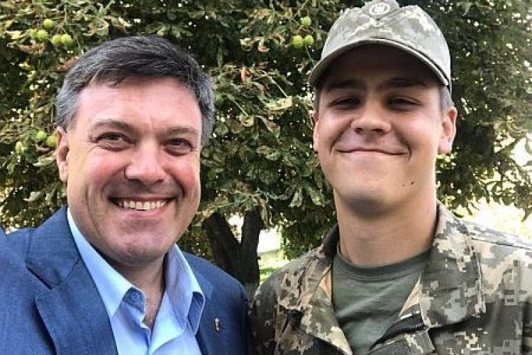 Тягнибок похвалився сином-офіцером