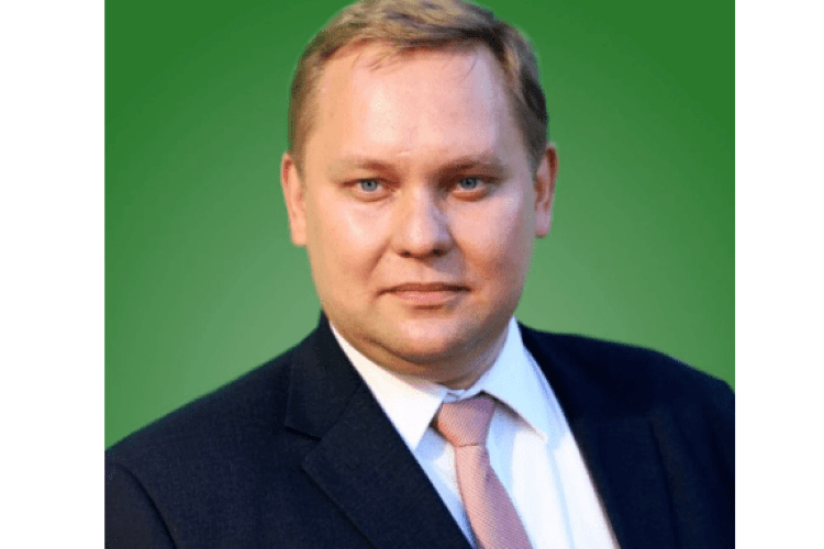 35-річний депутат міськради від «Слуги Народу» стрибнув з п’ятого поверху на очах у маленького сина: подробиці