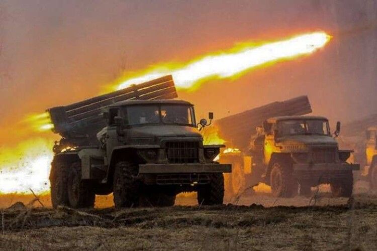 Окупанти обстріляли «Градами» гуманітарний конвой, який їхав до Маріуполя