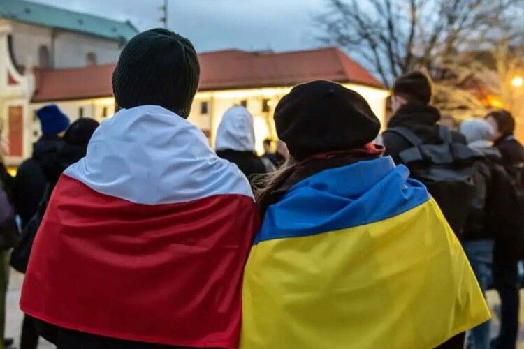 Українським біженцям перестануть надавати безкоштовне житло у Польщі: закликають шукати роботу та квартири