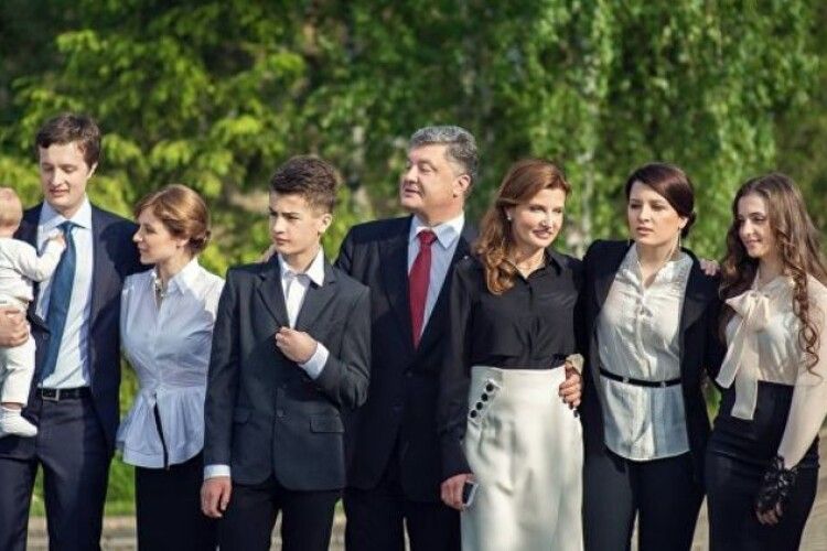 Петро Порошенко виїхав з України…