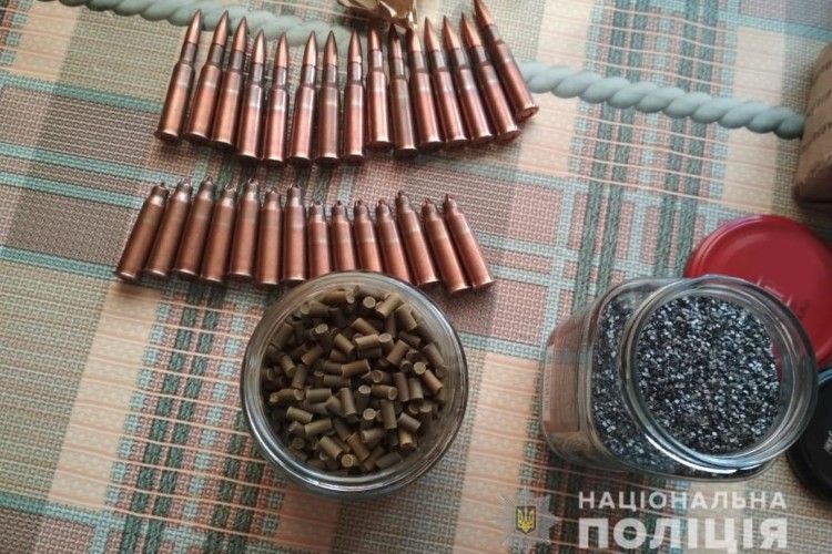 Ковельчанин зберігав удома арсенал боєприпасів