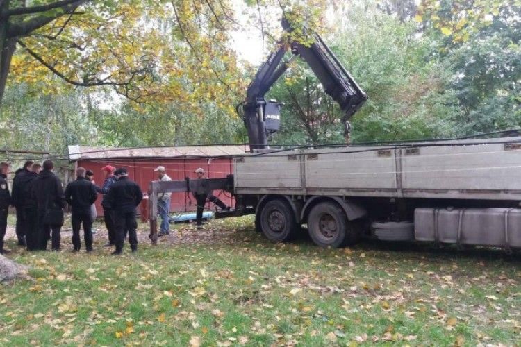 У Луцьку муніципали знову «воюють» з гаражами
