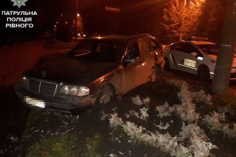 У Рівному п’яний водій збив електроопору