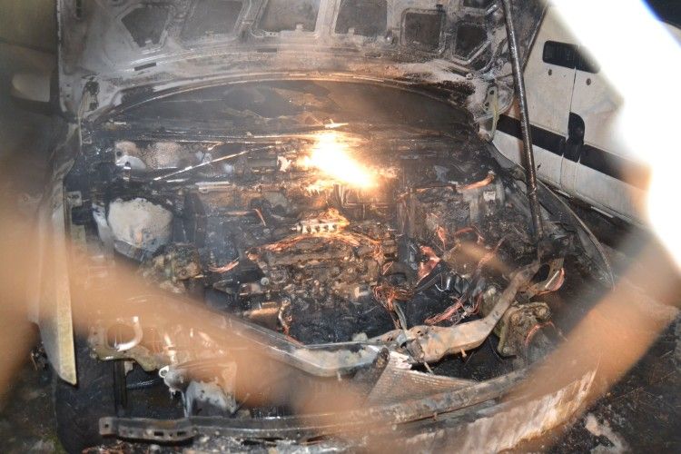 У Рівному вночі горіла іномарка на газі