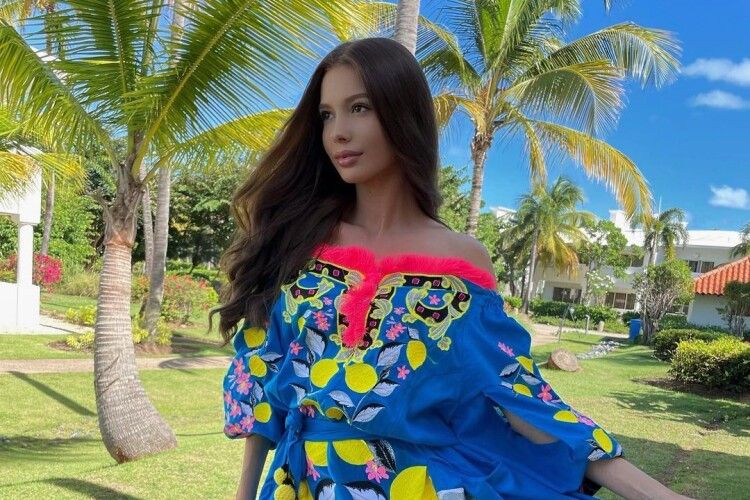 «Міс Україна-2021» Олександра Яремчук вразила стрункою фігурою у купальнику на відпочинку в Дубаї