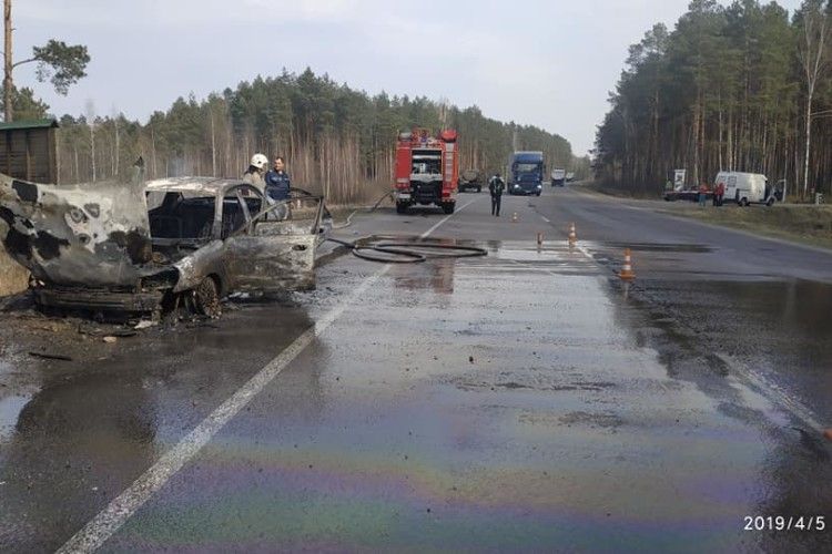 Поблизу Страшевого на автодорозі Київ-Ковель вщент згоріла «Daewoo Nubira» (відео)