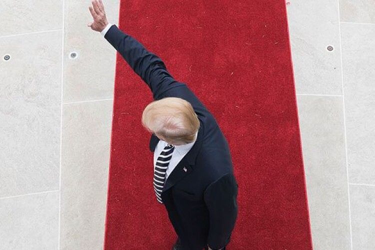 В США двоє осіб на позашляховику атакували резиденцію Трампа 