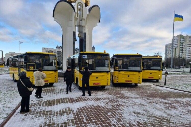 Луцька громада отримала новий шкільний автобус