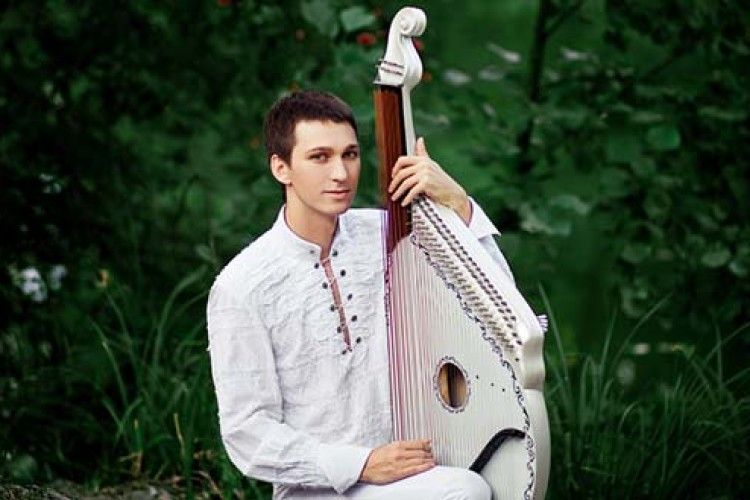 Хлопець із Володимира так зіграв на бандурі,  що американці заплакали