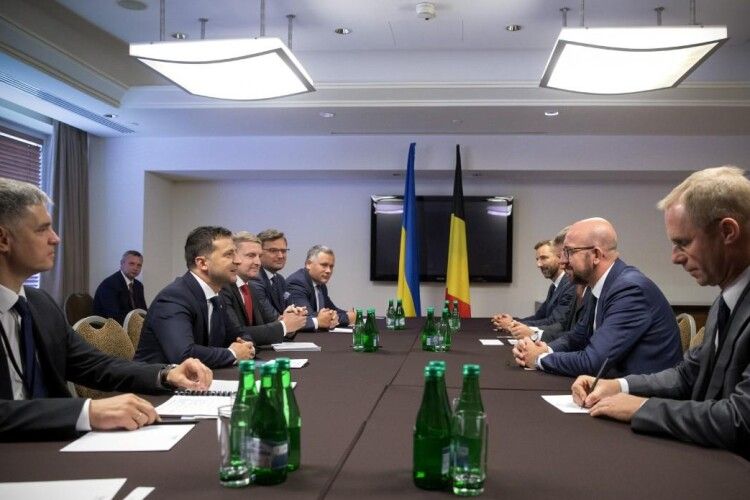 Президент України Володимир Зеленський зустрівся у Варшаві із прем'єр-міністром Бельгії Шарлем Мішелем 
