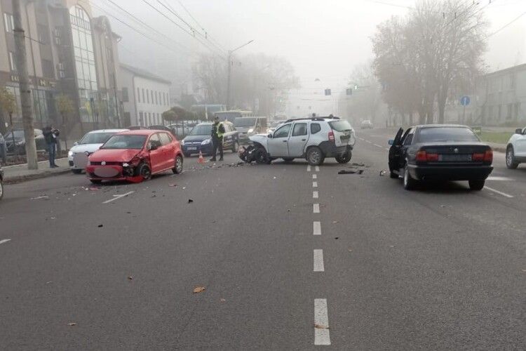 У Луцьку зіткнулися три машини: є постраждалий (Фото)