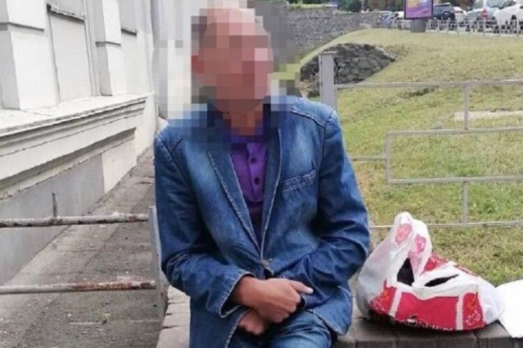 Чоловік намагався відібрати гроші, які діти-музиканти зібрали на ЗСУ
