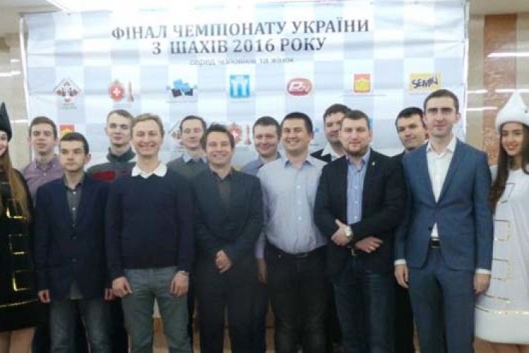 Зірковий чемпіонат України з шахів відкрився у Рівному