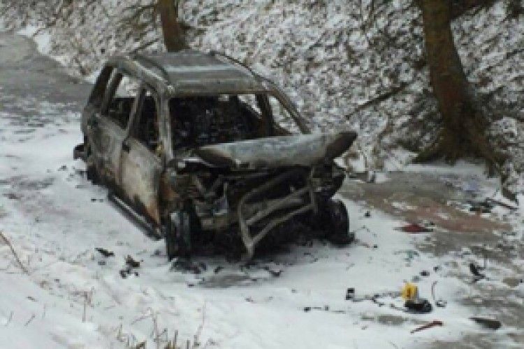 Неподалік Погорільців дотла згоріла автівка