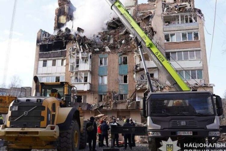 У Тернополі продовжують знаходити тіла загиблих після ракетного удару рф: кількість жертв зросла  